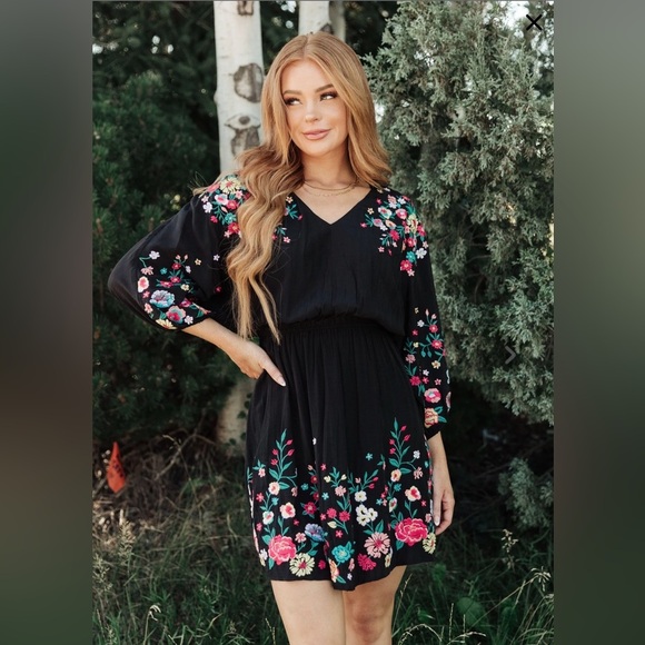 Savanna Jane Dresses & Skirts - Savanna Jane floral embroidered dress